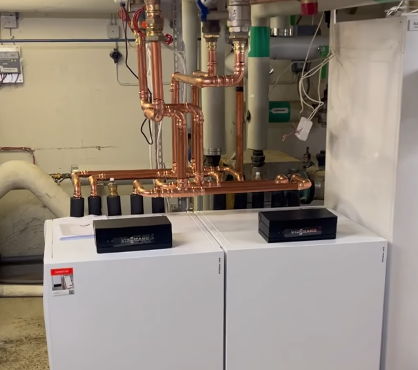 VVS installation med kopparrör och värmepumpar